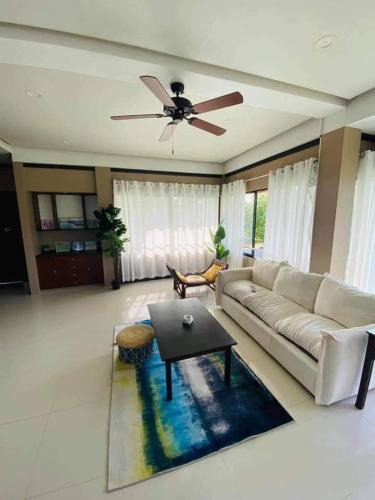 Dauis House | Seaheart Guesthouse