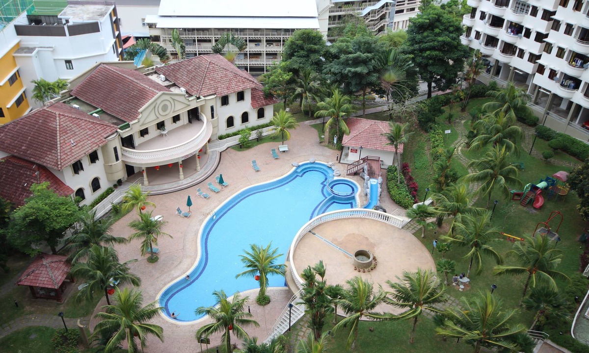 Batu Ferringhi Apartment | Seaview Condo with Pool