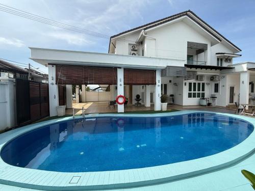 Taman Sri Tanjung Villa | Seri Botani Private Pool Villa 5BR