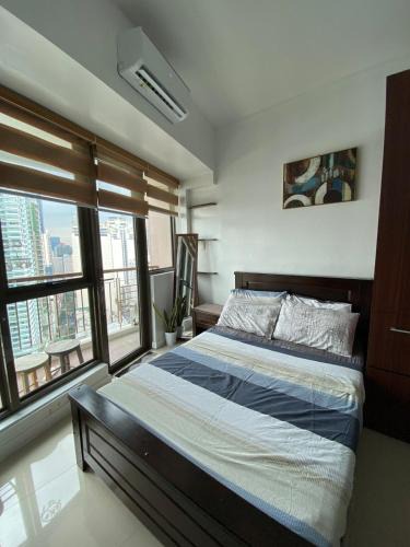 Legazpi Village Apartment | Serviced Apartment with great location and the best view plus Fast wifi