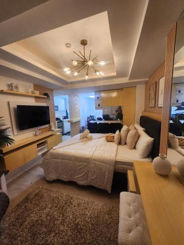 Bacolor Apartment | Side Wall Condo