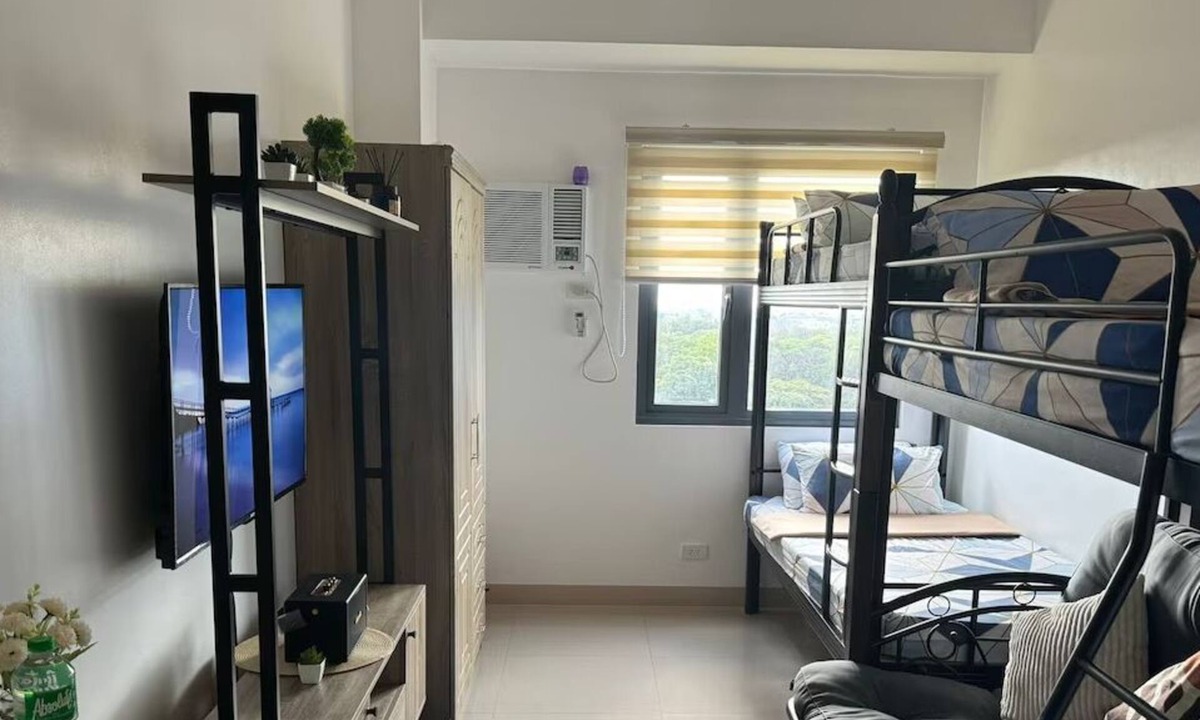 Dasmarinas Condo | SMG Cozy Studio @ Green 2 - Wi-Fi, Netflix & Pool!