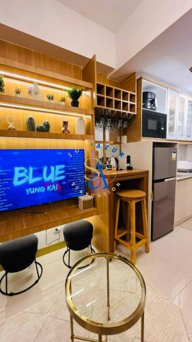 Las Pinas Apartment | SolAzur Staycation SMDC South Residences Las Piñas with 100MBPS Wifi &NETFLIX &BAR STATION &CITY LIGHTS VIEW
