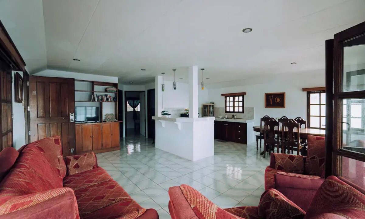 San Pedro House | Soul Shine Main House with wifi and breakfast
