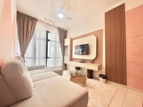 Taman Century Apartment | SPACE Residency near KSL mall by LuminaStar