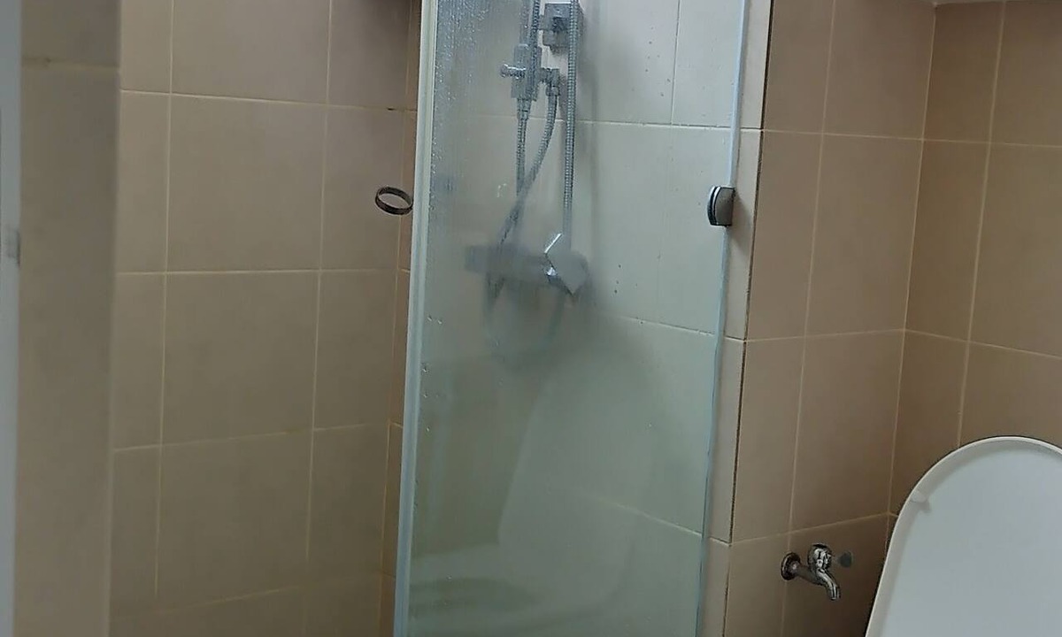 Kampung Batu Maung Apartment | Spacious 2-Bedroom with Morning's Sea View & Amenities