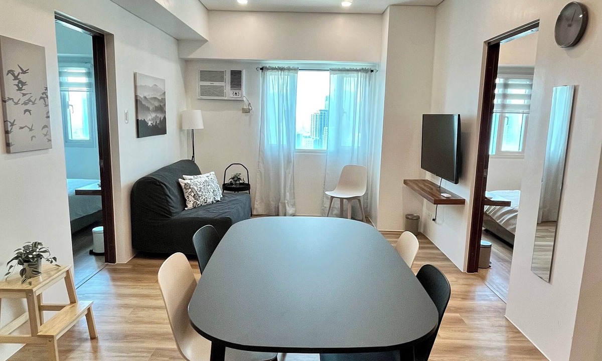 Legazpi Village Apartment | Spacious 2BR in Central Makati with Pool, Wi-Fi & Netflix