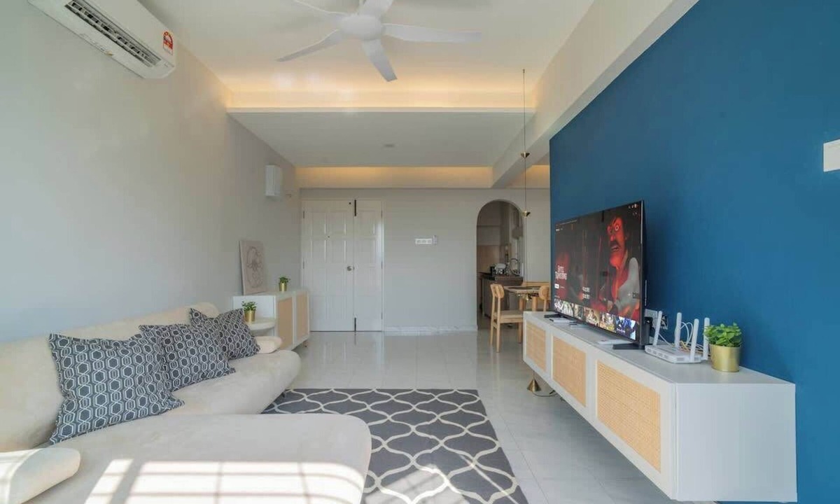 Downtown George Town Apartment | Spacious 3BR Retreat Near Gurney Drive