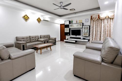 Tanjung Aru House | Spacious 4BR Home Near Beach & Airport Tanjung Aru