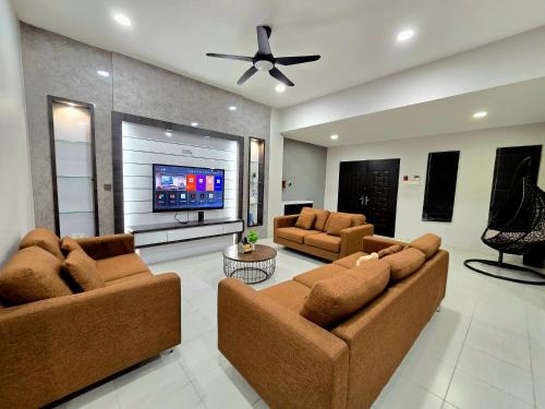Batu Pahat Villa | Spacious Cozy Homestay for Families & Groups BATU PAHAT