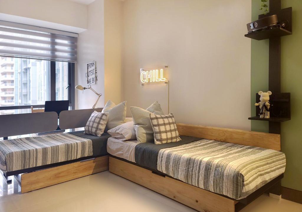 Pinagsama Apartment | Spacious Family Sleeper BGC & 84inch Cinema