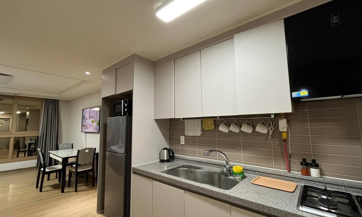 Clark Freeport Condo | Spacious Room + King Bed Size w/Full Kitchen & Full size Bathroom