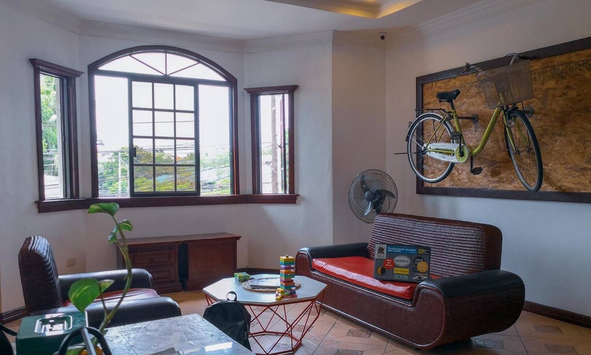 Tagbilaran Hostel | Spinning Cat Hostel - Adults Only