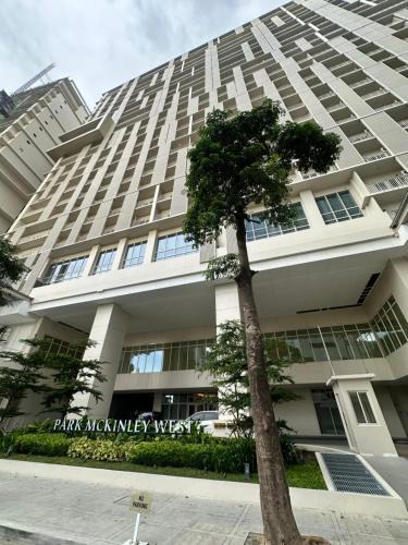 Bonifacio Global City Apartment | Splendid Sanctuary