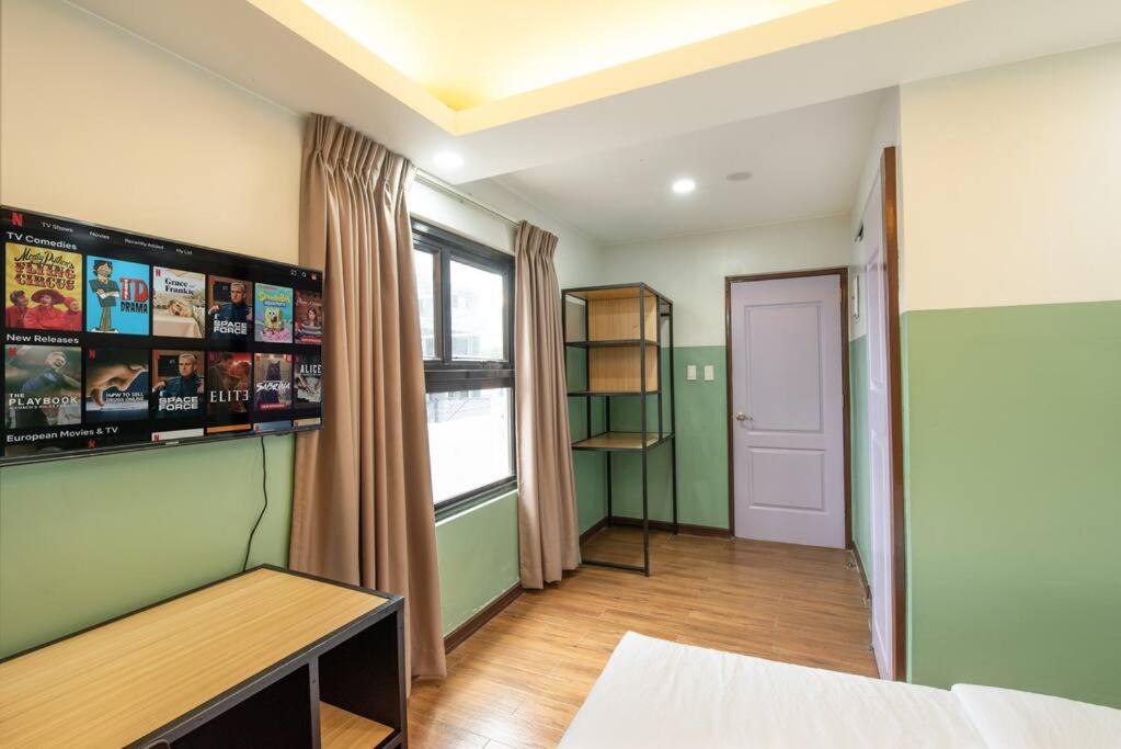 Downtown Apartment | St. Marvin Studio Makati M206