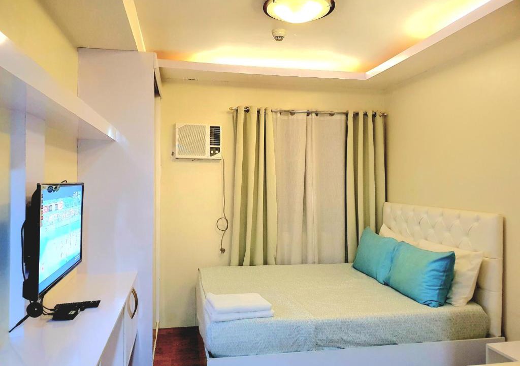 Silang Hotel | Stanford Suites 2 South Forbes Condo - Staycation