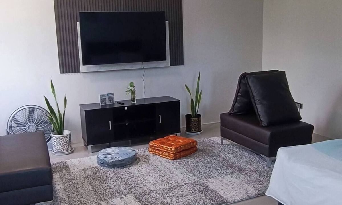 Calamba Apartment | Stay at Diez R3, Private Kitchen near SLEX, City View