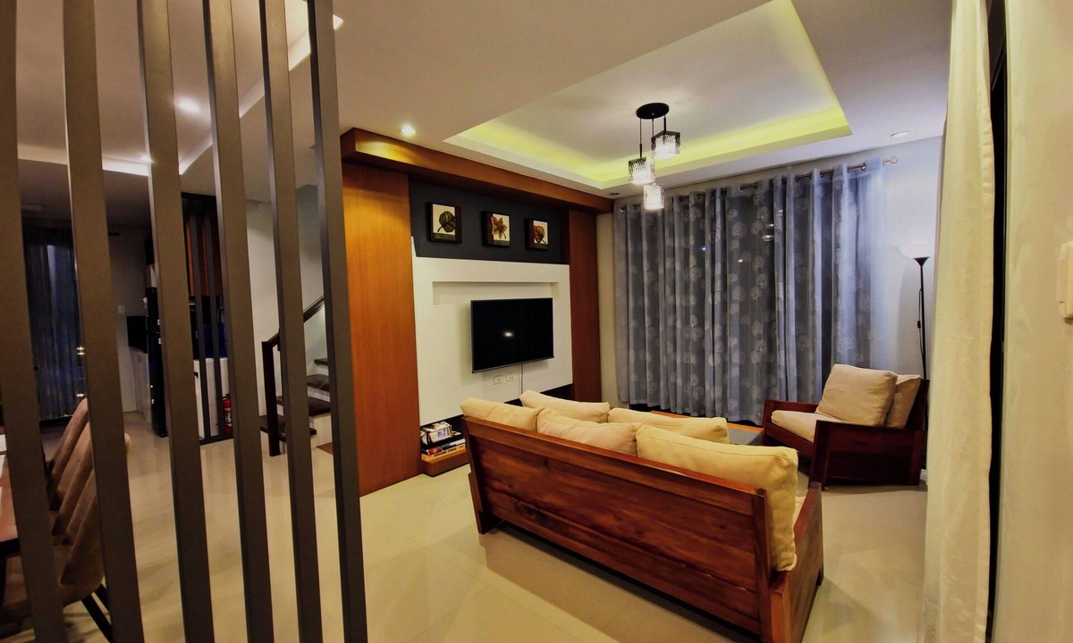 Laurel Villa | Staycation At Sandari Batulao (Overlooking Spot)