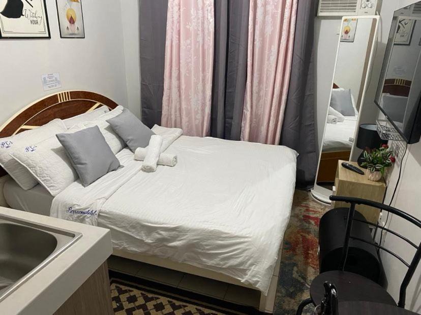 Malamig Apartment | Staycation room at Deca Homes Tower Mandaluyong