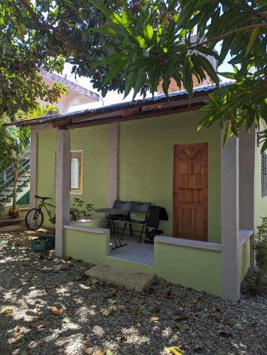 Manoc-Manoc Apartment | staylocalPH - Green House Boracay