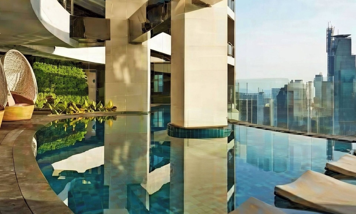 Downtown Apartment | STAYLUXIA Gramercy 2BR Junior Suite w/Balcony Free Pool Gym Netflix & Amenities