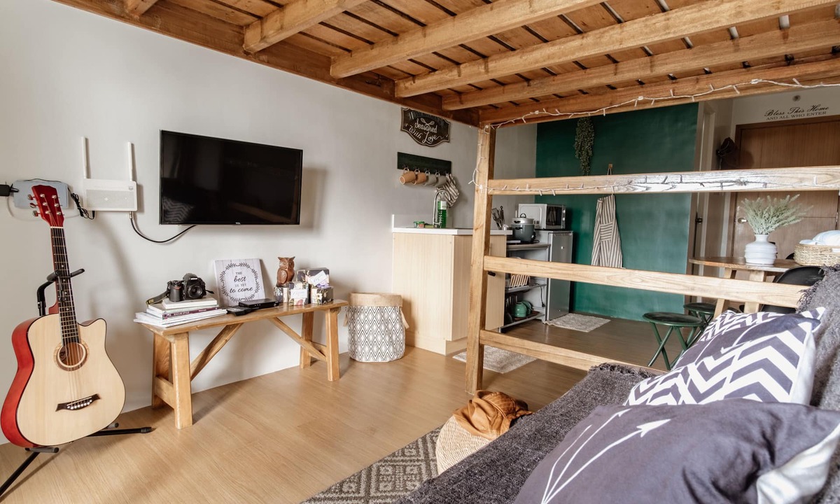 Tagaytay Apartment | StayPlus Tagaytay Rustic Boho Suite (FREE PARKING + 20MBPS WIFI)