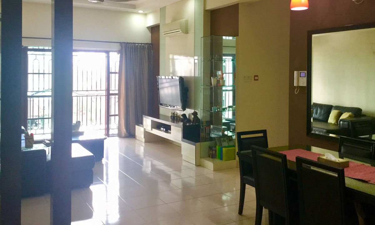 Kuala Lumpur House | Strategic and Convenient, near SOLARIS Mont Kiara, PUBLIKA, MATRADE And MITEX.