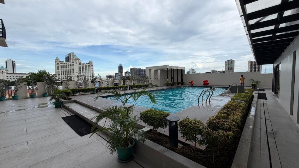 Lahug Apartment | Studio Condo Near IT Park Cebu with WiFi & Kitchen