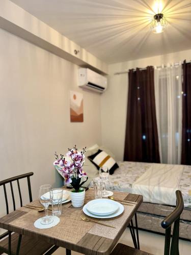 Lapu-Lapu Apartment | Studio Retreat with Balcony and Pool