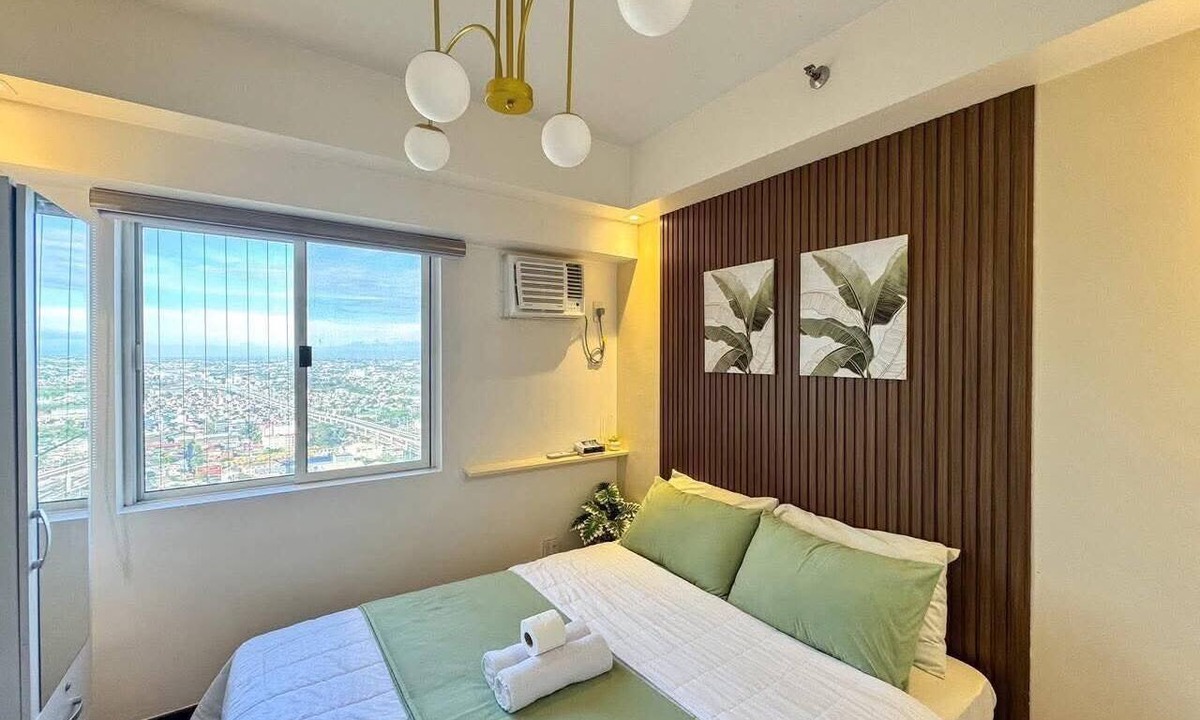 A. Bonifacio Condo | Stunning 1-Bedroom Condo with Balcony - City and Mountain View