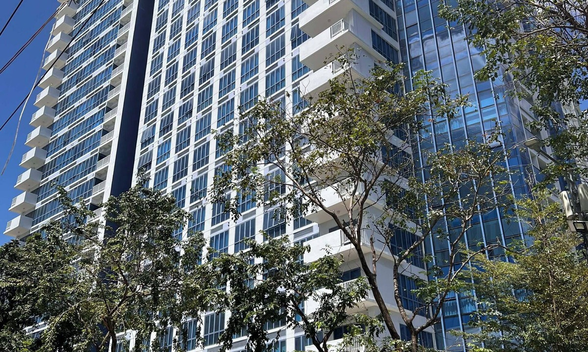 Lahug Condo | ✨ Stylish Cebu Escape with Sea Views, Pools & Balcony