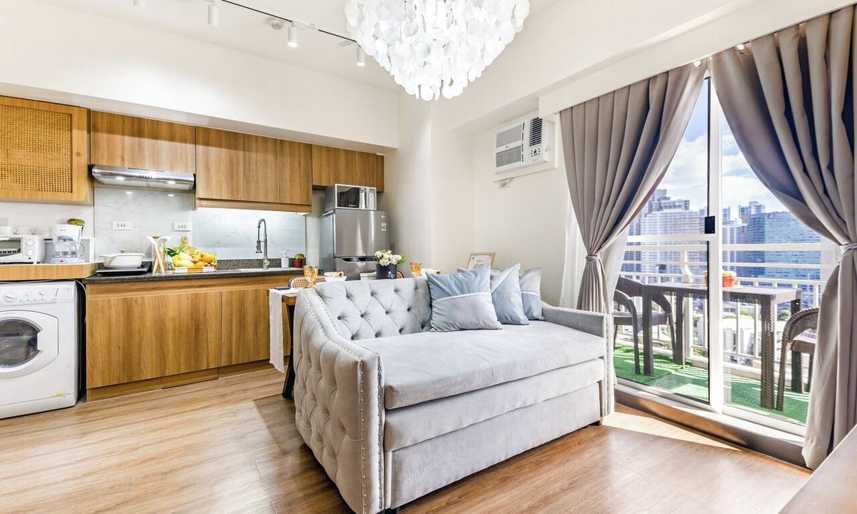Mandaluyong Apartment | Stylish Condo Near BGC | Fast WiFi | Self Check-In