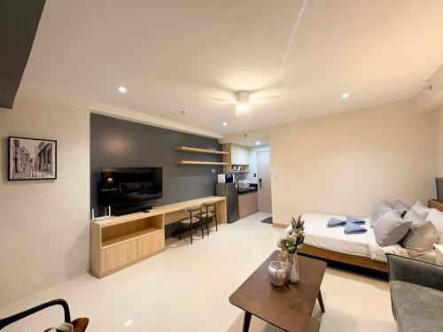 Iloilo Apartment | Stylish Condo with Balcony behind SM City Iloilo