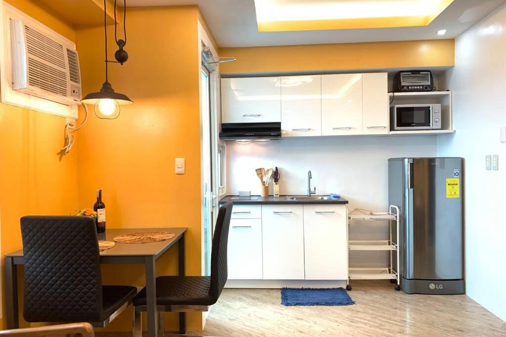 Muntinlupa Apartment | Stylish Condo with Netflix and FREE Pool Access
