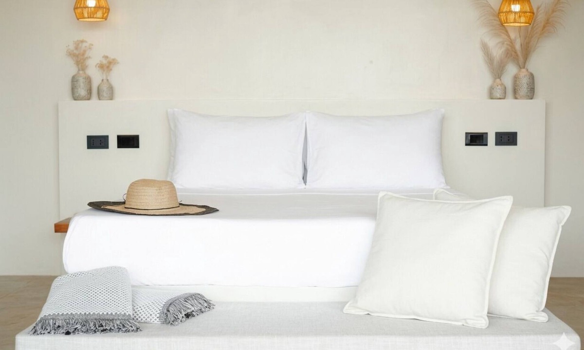 San Juan Apartment | Stylish Couple’s Villa with plunge in private pool & Fast WIFI