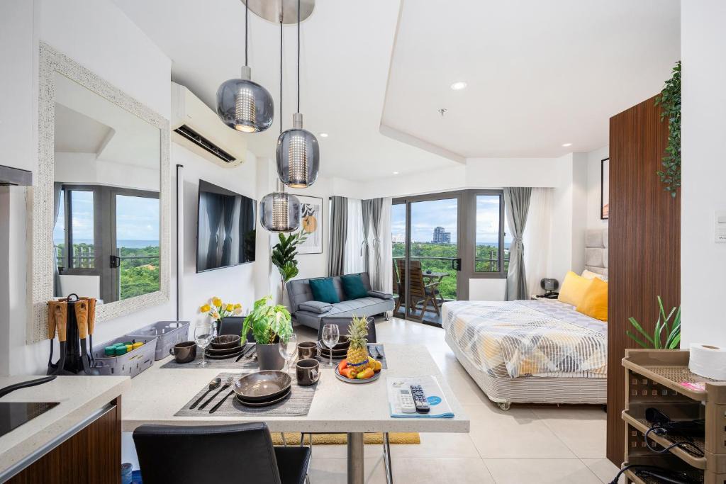 Maribago Apartment | Stylish Studio at Tambuli Residences Ocean View by Dominik Studio Apartment with Pool Access & Balcony in Mactan