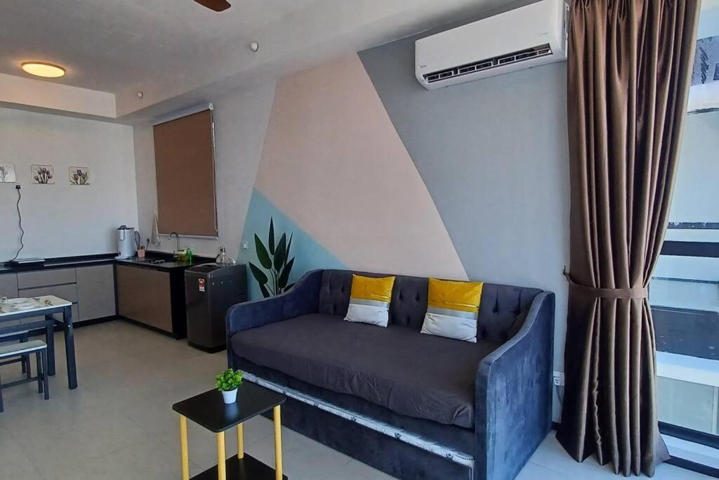 George Town Apartment | Stylish Urban Suite Penang - with infinite pool