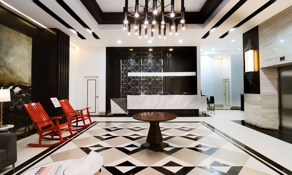Valencia Hotel | Summit Hotel Magnolia