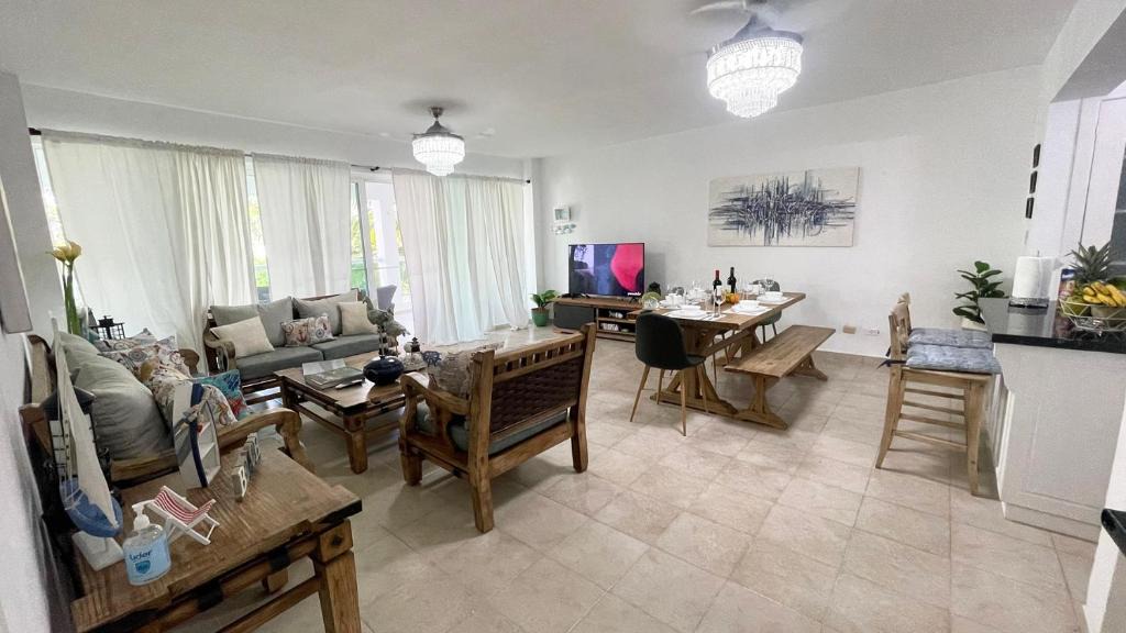 Playa Bibijagua Apartment | Sunny Caribbean Apartment with Pool