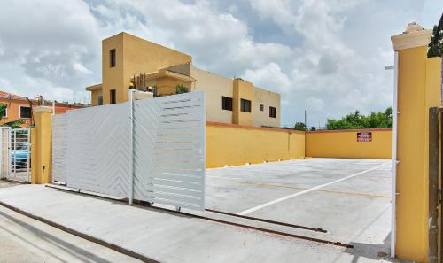 Corales del Sur Apartment | Sunset Single Room Near Airport Wi-Fi & Parking
