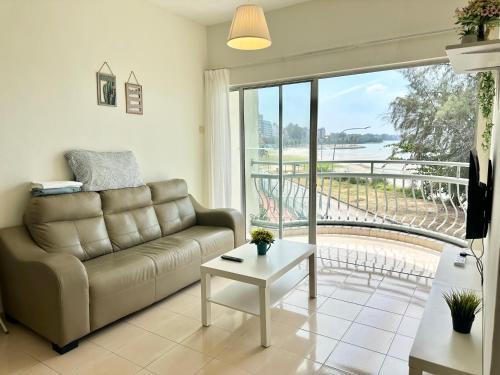 Taman Haji Zainal Apartment | Sunshine Seaview Suites By MAISON