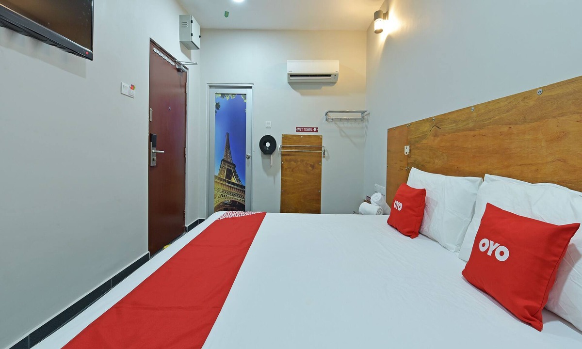 Taman Desa Cemerlang Hotel | Super OYO Capital O 90687 Rs Hotel