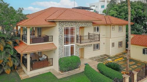 La Esplanada Villa | Super Spacious 4BR 4 5BA Villa w pool in Sosua
