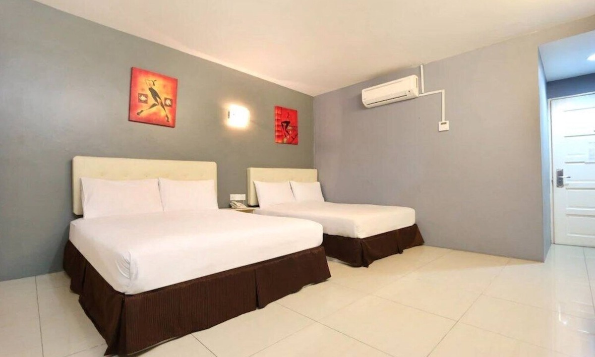 The Strand Hotel | Swing and Pillows at PJ KD