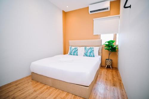 Historic George Town Hotel | Swing & Pillows - Armenian Victoria , Georgetown Penang