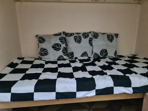 Canlubang Apartment | Tagaytay Staycation House by Bea & RM