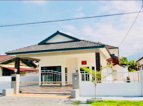 Pengkalan Aor House | Taiping Nest Homestay 3BR, 7Pax, WiFi, Private Parking, Comfy