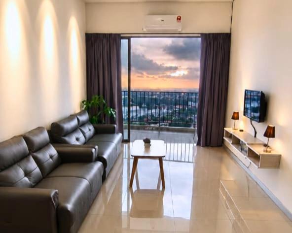 Larut Apartment | Taiping Rainy Stays -Netflix- Pool-Sunset-Nature