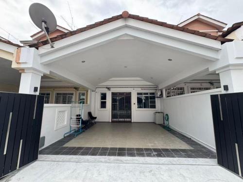 Batu Pahat House | Taman Banang Ria Simple Homestay