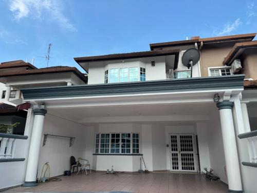 Taman Desa Tebrau House | tebrau 4bedroom 4bathroom 20pax Nearby Ikea AEON Tebrau